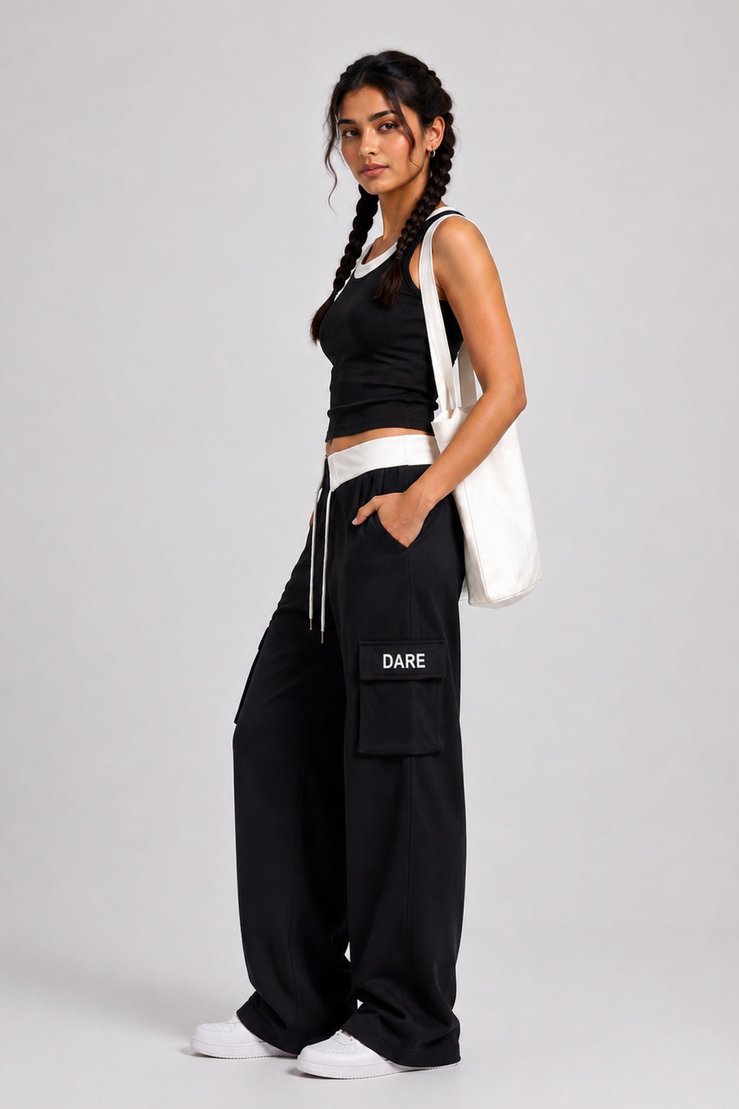 The Dream & Dare Colony Black Utility Set