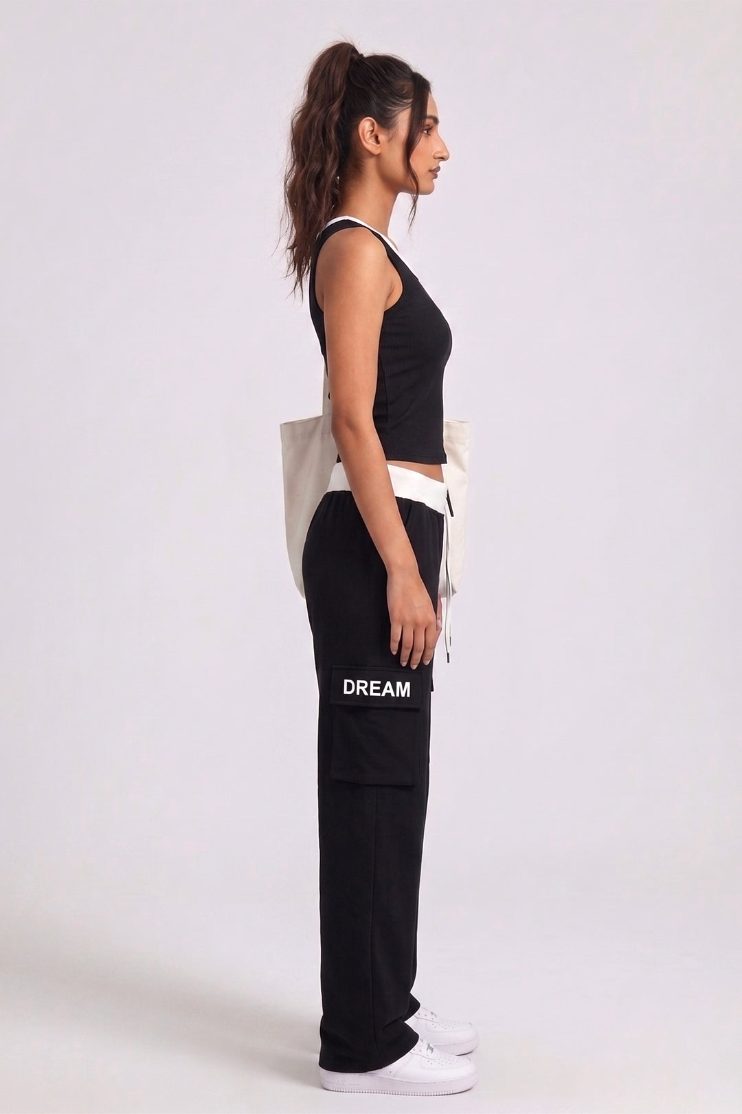 The Dream & Dare Colony Black Utility Set