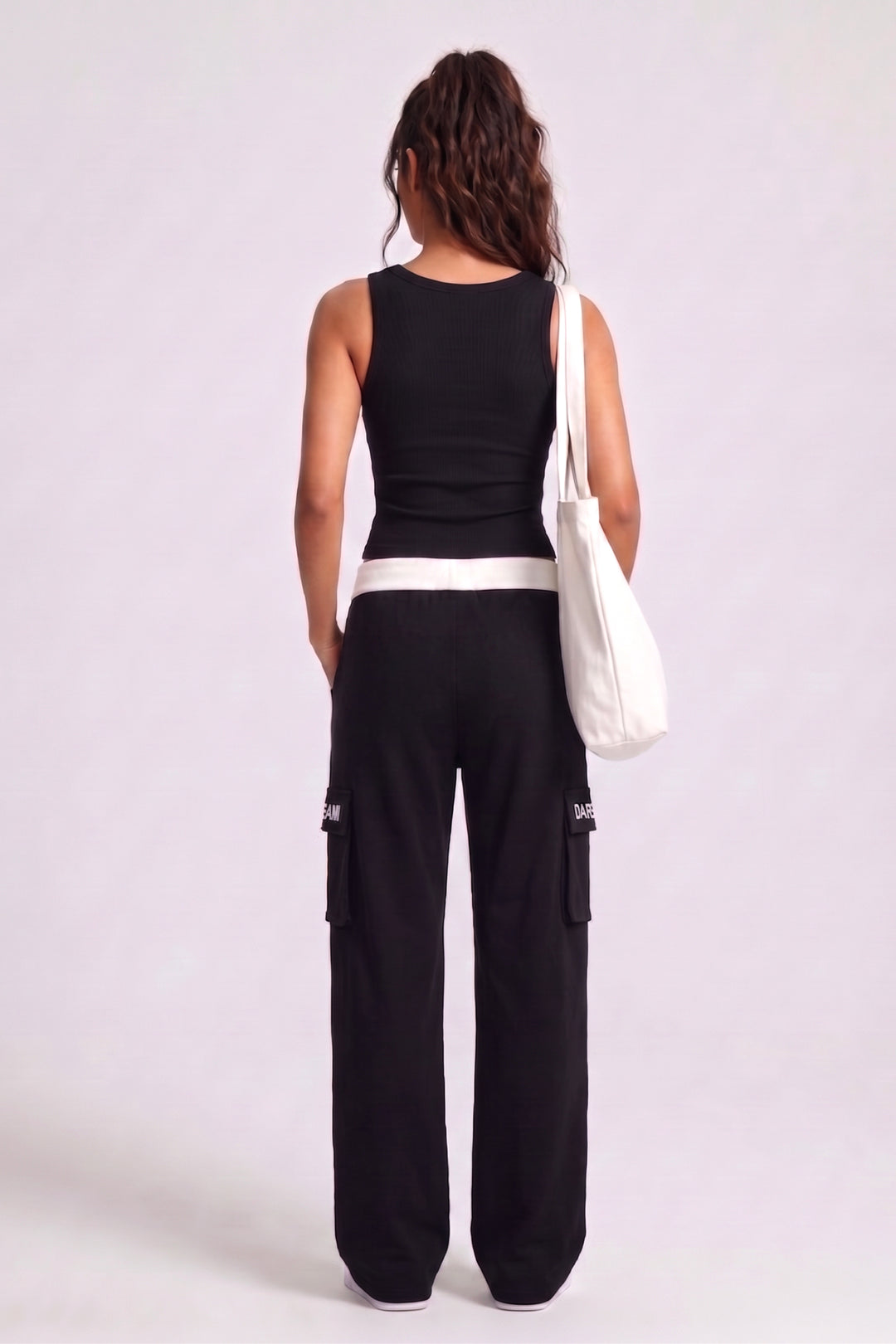 The Dream & Dare Colony Black Utility Set